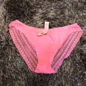 Victioria’s Secret Lace Panty: Large